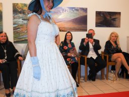 Fashion Show in der Contemplor Galerie Wien am 14. 03. 2024